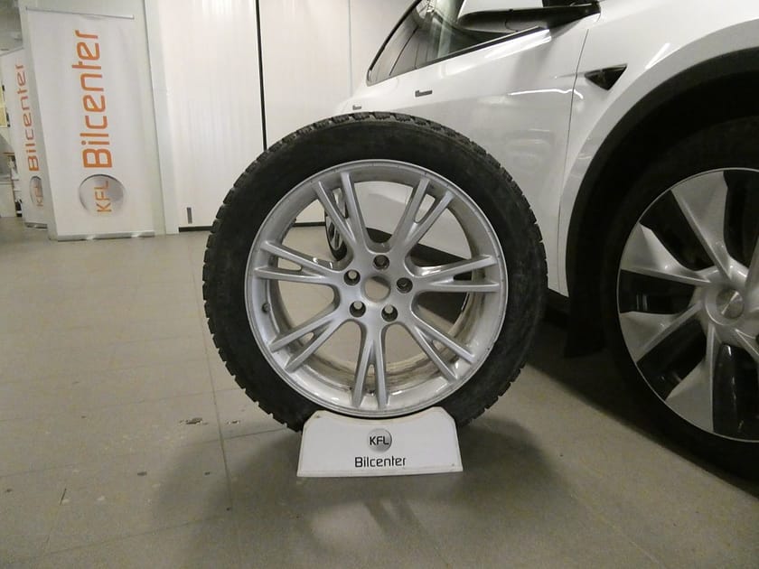 Bild 2 av Tesla Model Y Long Range AWD Drag-Kamera-Navi-Pano-SoV