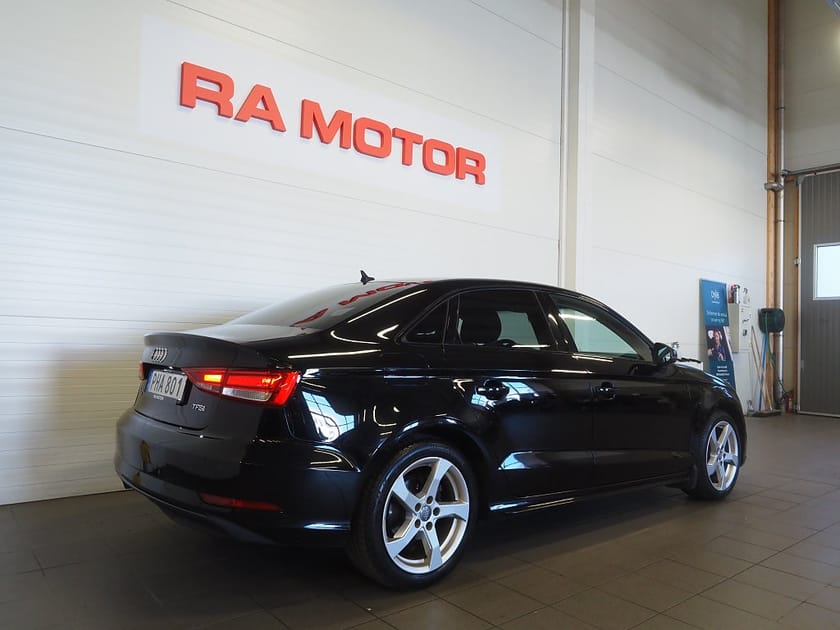 Bild 4 av Audi A3 Sedan 1.0 TFSI Comfort Motorvärmare Optikpaket PDC