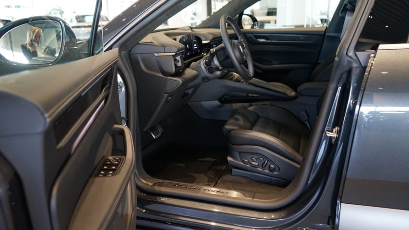 Bild 4 av Porsche Macan Turbo Electric 