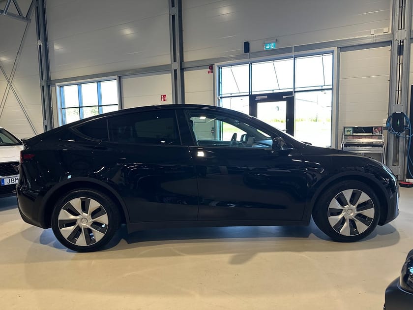 Bild 3 av Tesla Model Y Long Range AWD / Moms
