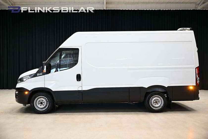 Bild 2 av Iveco Daily 35-140 Van 136HK Automat|L3H2|Webasto|3.5ton-drag|Backkamera|Moms
