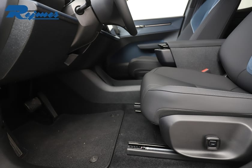 Bild 5 av Volvo EX30 Single Motor Extended Range M R Plus Edition