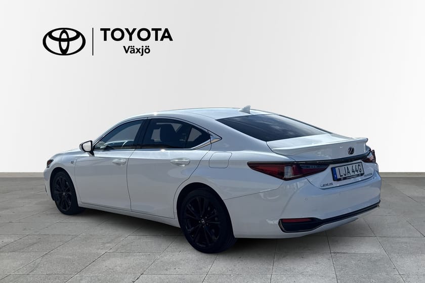 Bild 2 av Lexus ES 300h F-Sport Mark levinson  V-hjul MOMS