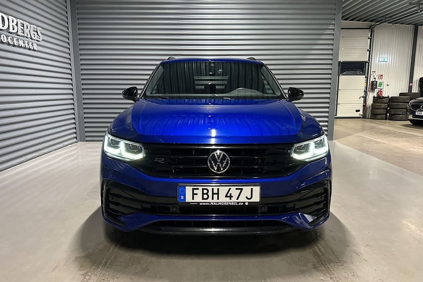 Bild 2 av Volkswagen Tiguan 2.0 TDI 4M R-Line Black Backkamera Värmare HuD Drag