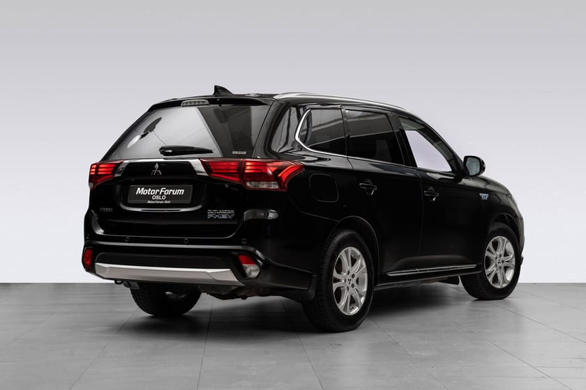 Bilde 2 av Mitsubishi Outlander PHEV 4x4|360° kamera | Adaptiv cruise | Skinn | Hengerfeste