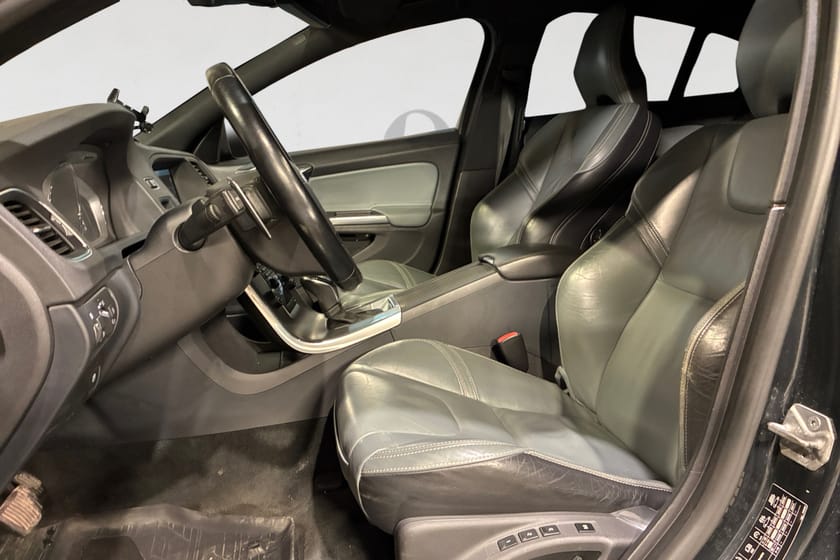 Bild 3 av Volvo S60 D5 215 HK AUT SUMMUM D-VÄRM KAMREM BYTT BLUETOOTH 18"