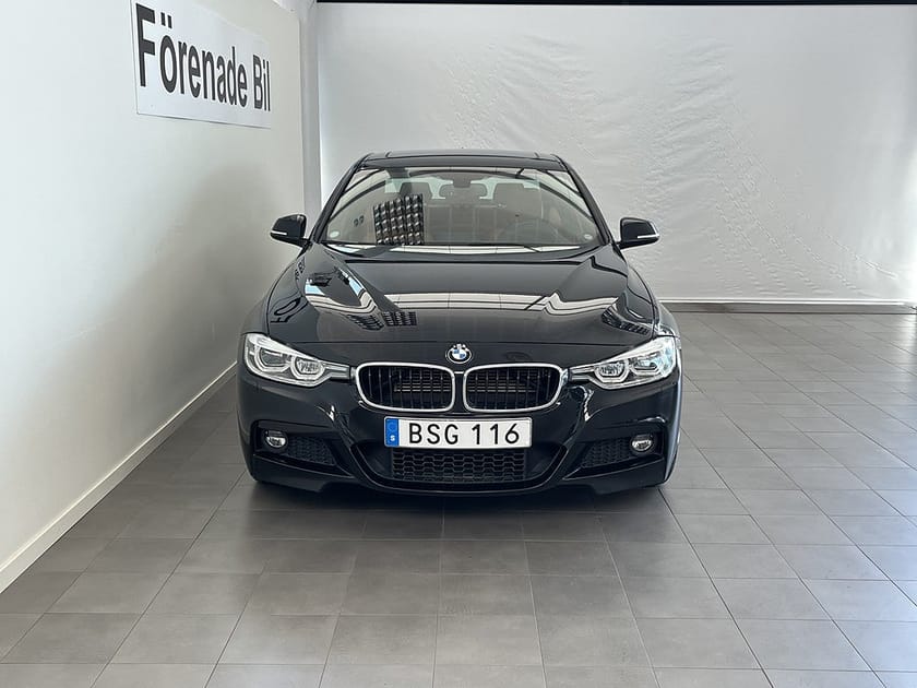 Bild 2 av BMW 330e Sedan M Sport Nav Head-Up Taklucka Backkamera