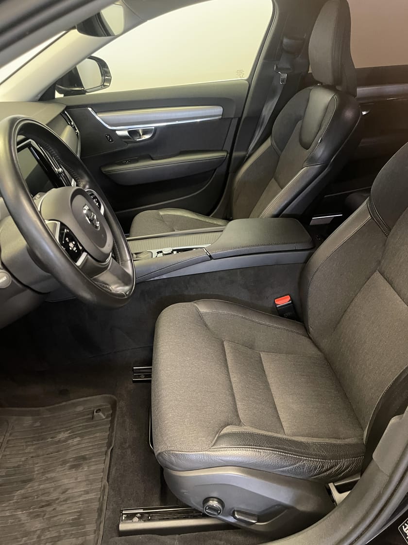 Bild 3 av Volvo V90 D4 Momentum Advanced SE / Regnsensor / Tonade rutor /