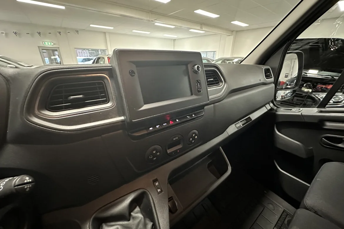 Nissan NV400