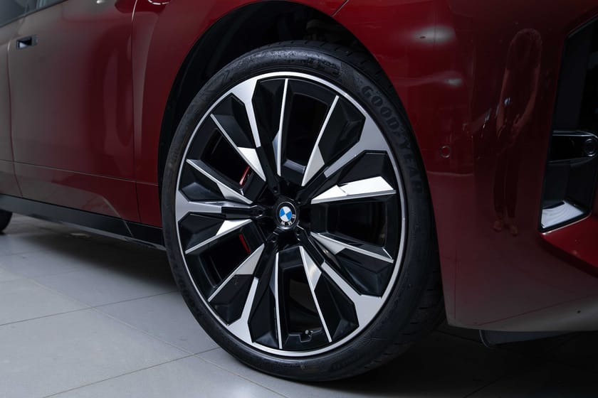 Bilde 3 av BMW iX xDrive60 6,29% Rente-SuperCharge-Luftfjæring-4Hjulstyring-Skinn