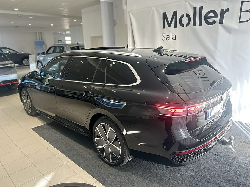 Bild 4 av Volkswagen Passat Variant eHybrid R-Line  *DRAG PANO*