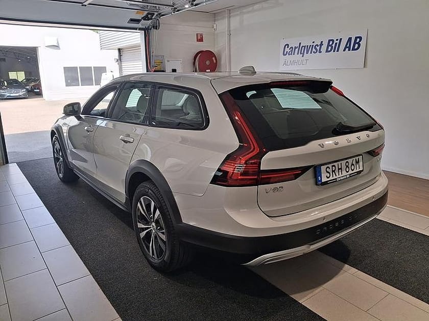 Bild 2 av Volvo V90 Cross Country B4 MILDHYBRID AWD 197HK 4x4 Panorama Läder