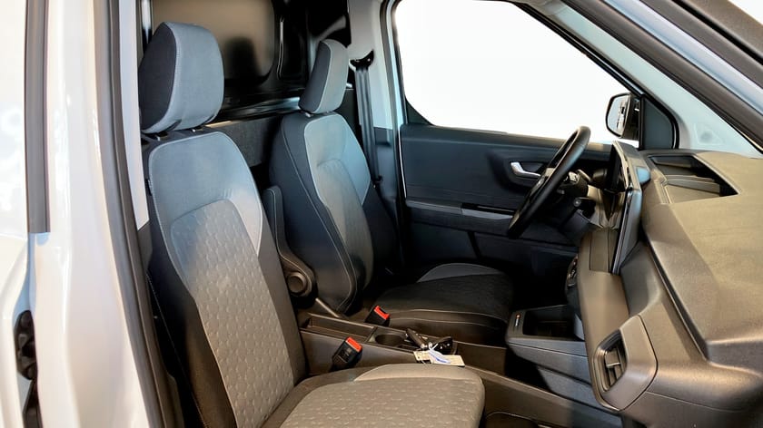 Bild 5 av Ford E-Transit Courier Limited | Skåp | 15,000 att ladda för | 0% Ränta