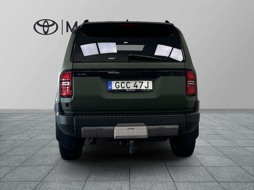 Bild 5 av Toyota Land Cruiser 2.8 EXECUTIVE 7-SITS | PANORAMA | JBL | HUD | VENTILERADE STOLAR | V-HJUL |