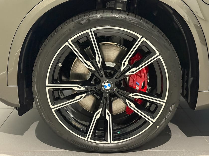 Bild 5 av BMW X5 xDrive50e M Sport Pro Drag Panorama Innovation 22"