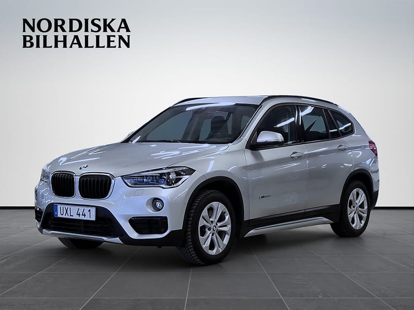 Bild 3 av BMW X1 xDrive20d Steptronic Sport line Nyservad Värmare HUD