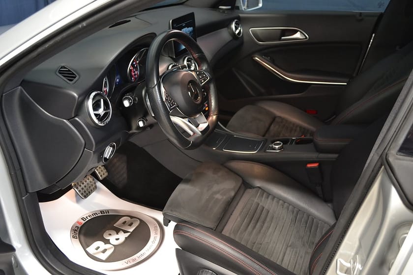 Bild 3 av Mercedes-Benz CLA 200 d Shooting Brake 4MATIC drag, panorama, H/K AMG sport