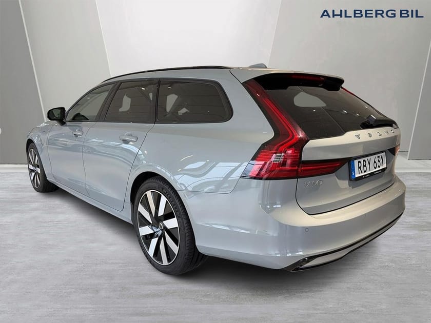 Bild 3 av Volvo V90 T6 Plus Dark Nordic Edition, Dragkrok Halvautomatisk, Parkeringskamera Bak, Baklucka Elmanövrerad, Google Maps