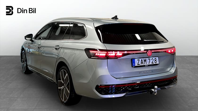 Bild 3 av Volkswagen Passat Variant eHybrid 272hk DSG6 R-LINE SWE Pano Phev Drag
