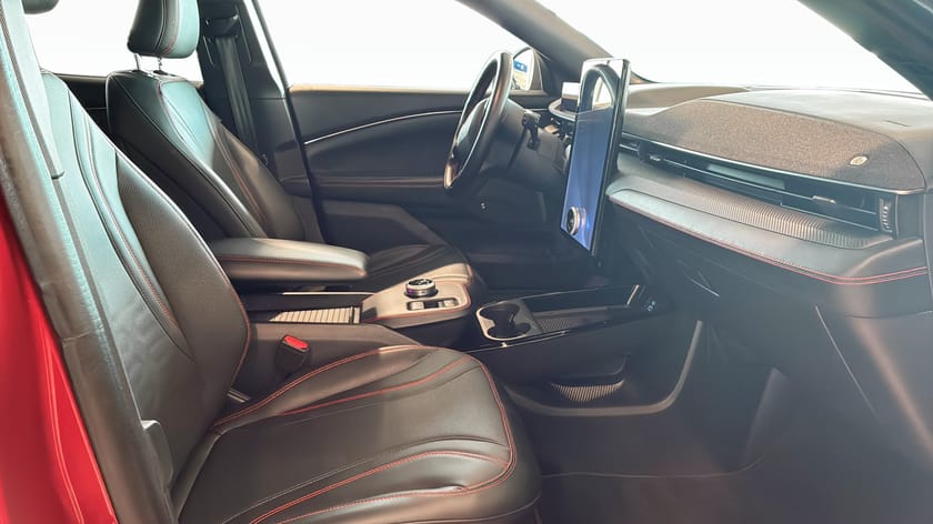 Bild 3 av Ford Mustang Mach-E Standard Range AWD SR 400KM / Teknikpaket / Årsskatt 360Kr