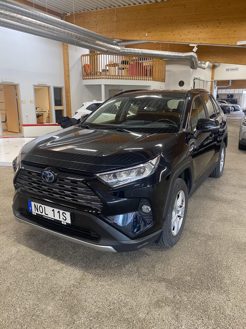 Bild 1 av Toyota RAV4 Hybrid AWD-i Active | Vinterhjul | Dragkrok