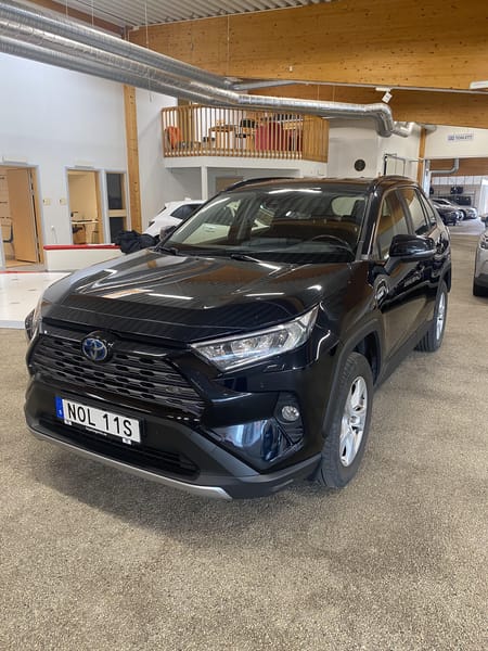 Toyota RAV4 Hybrid AWD-i Active | Vinterhjul | Dragkrok
