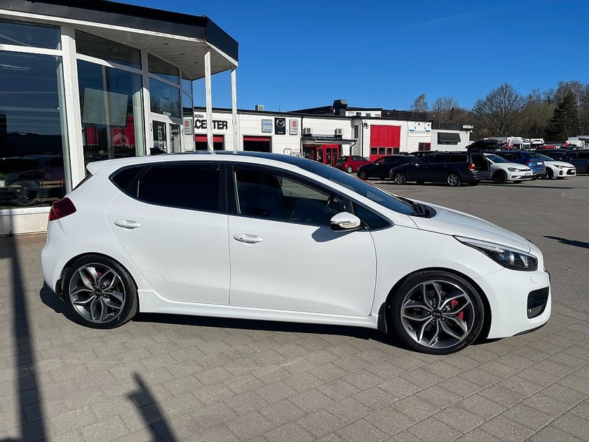 Bild 4 av Kia cee'd GT 1.6 GDI manuell 204 hk Dragkrok