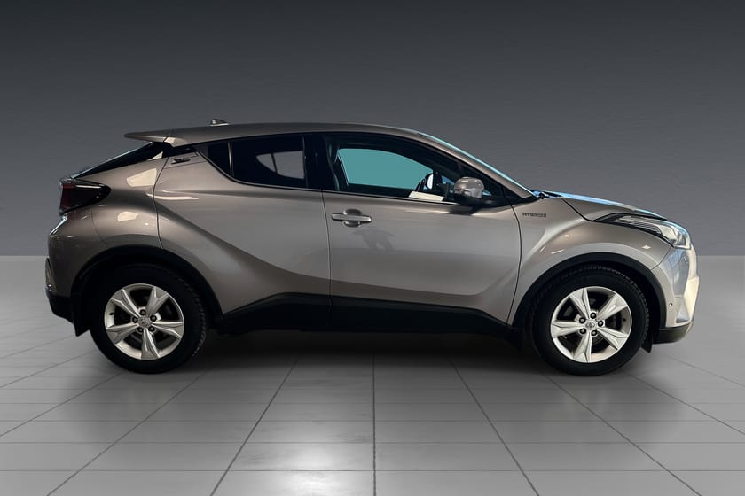 Bilde 4 av Toyota C-HR Hybrid DELSKINN/LYS.ASS/RATTVARME/KAMERA