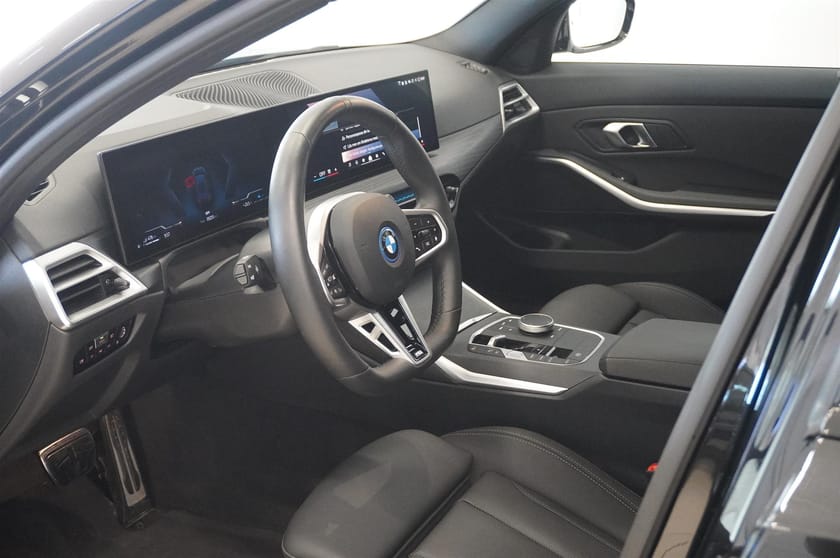 Bild 2 av BMW 330e xDrive Touring M-Sport Active Edition