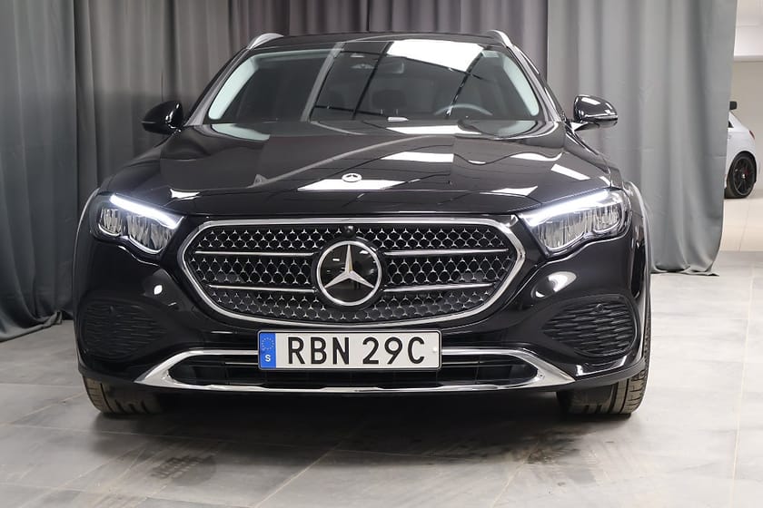 Bild 2 av Mercedes-Benz E 300 d e 4MATIC All-Terrain de BURMESTER DRAG LED MOMS