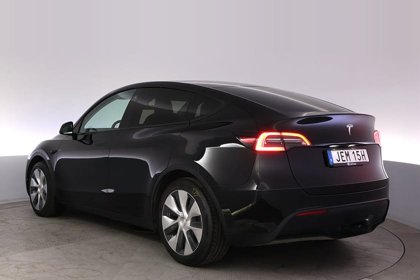 Bild 4 av Tesla Model Y Standard Range RWD Autopilot Panorama Drag