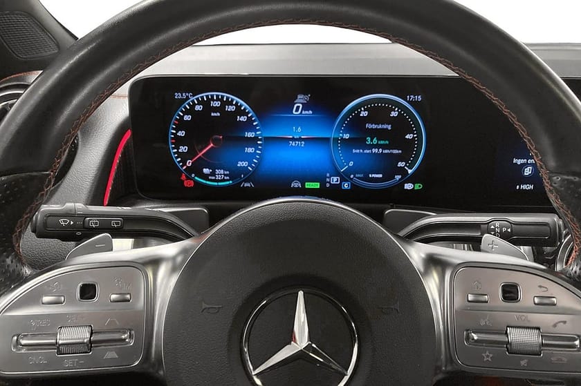 Bild 5 av Mercedes-Benz EQB 300 4MATIC AMG  Pano Distronic Kamera Navi