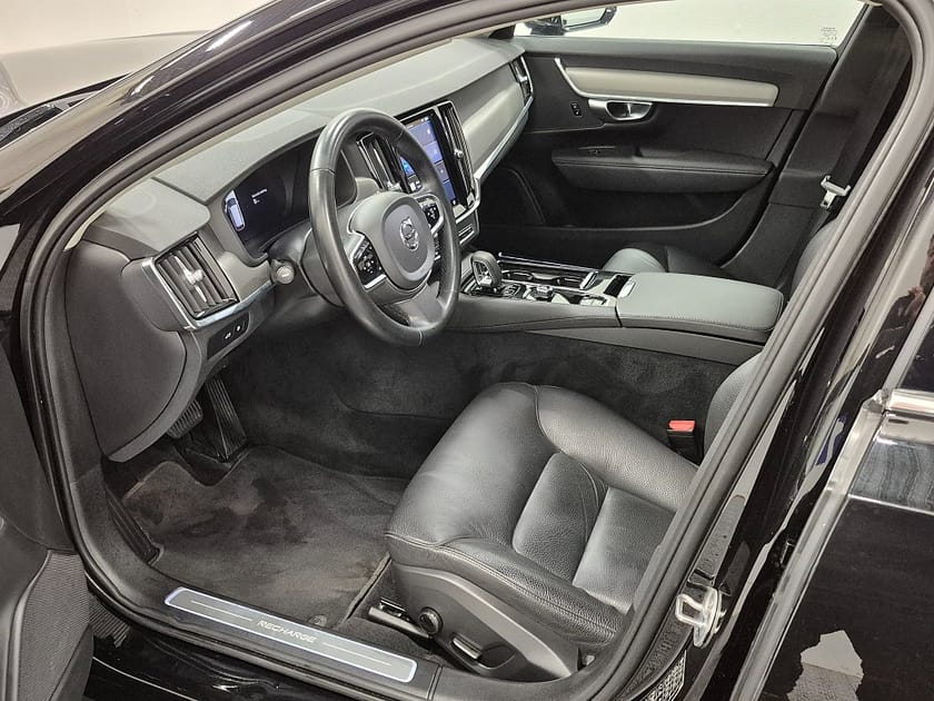 Bild 2 av Volvo V90 T6 Recharge Core Bright plug in AWD 350HK 4x4 Läder