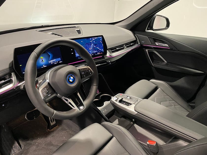 Bild 4 av BMW iX1 xDrive30 M-Sport Pro H/K Panorama Adaptiv Farthållare