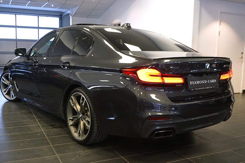 Bild 4 av BMW M550i xDrive Sedan Ultimate Edition B&W Taklucka Soft Close Drag