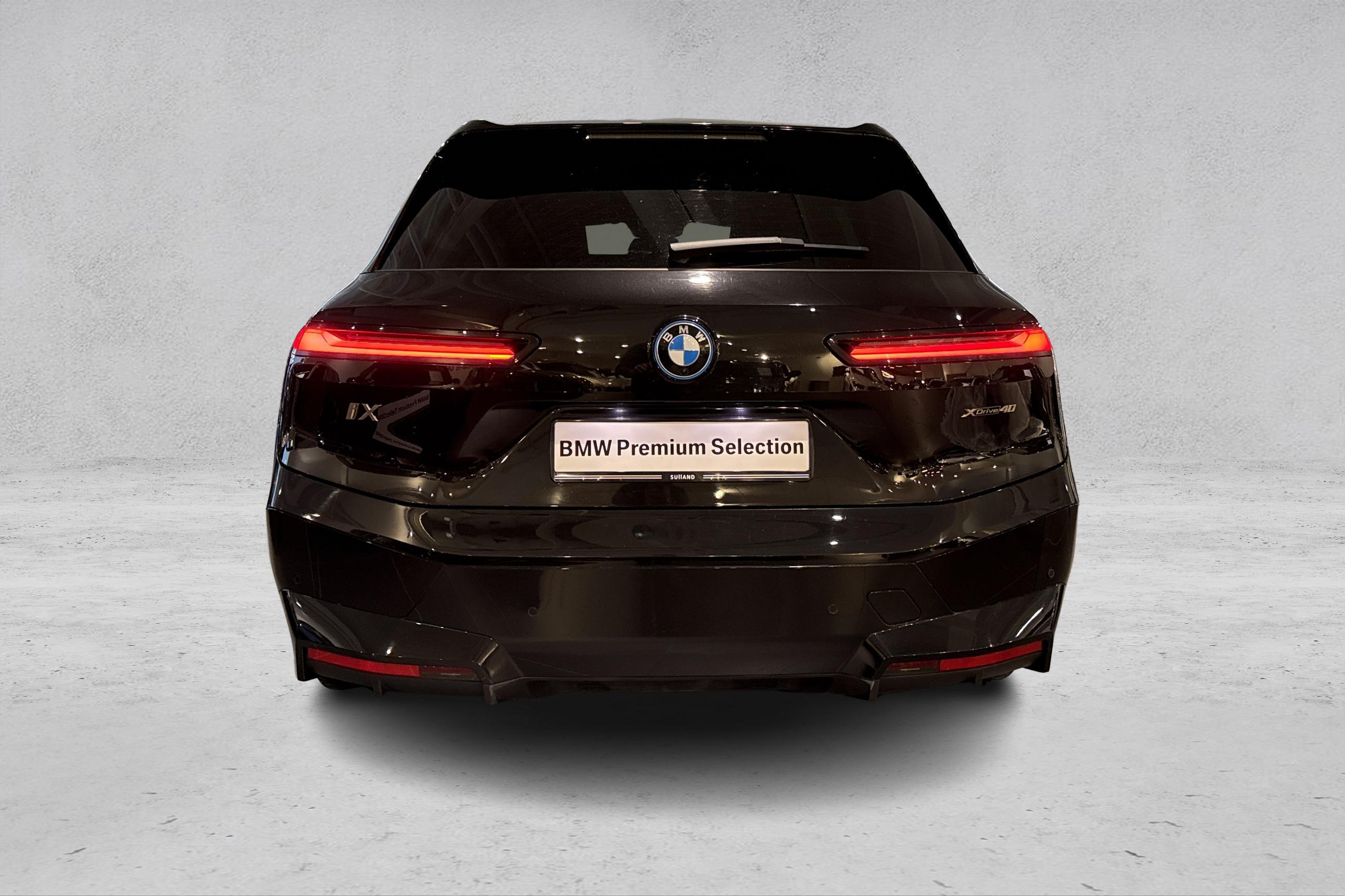 Thumnail bilde 3 av BMW iX xDrive40