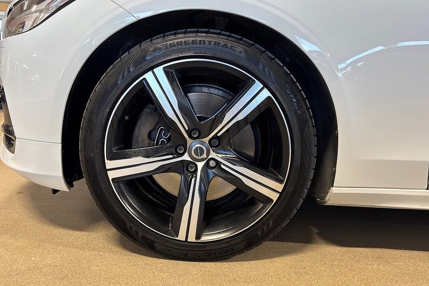 Bild 5 av Volvo V90 T4  R-Design Panorama / 360-kamera / Keyless / Drag