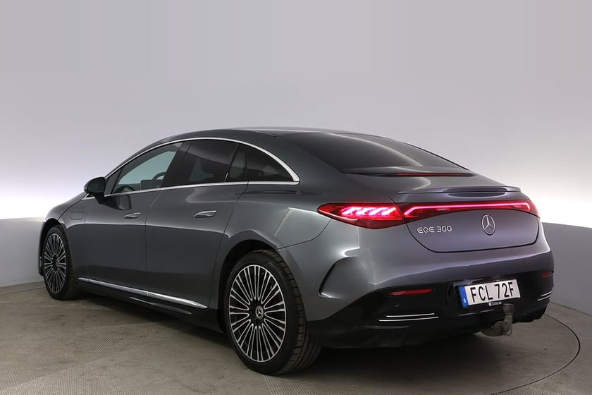 Bild 3 av Mercedes-Benz EQE 300 89 kWh AMG Drag Elstol BSM Kamera