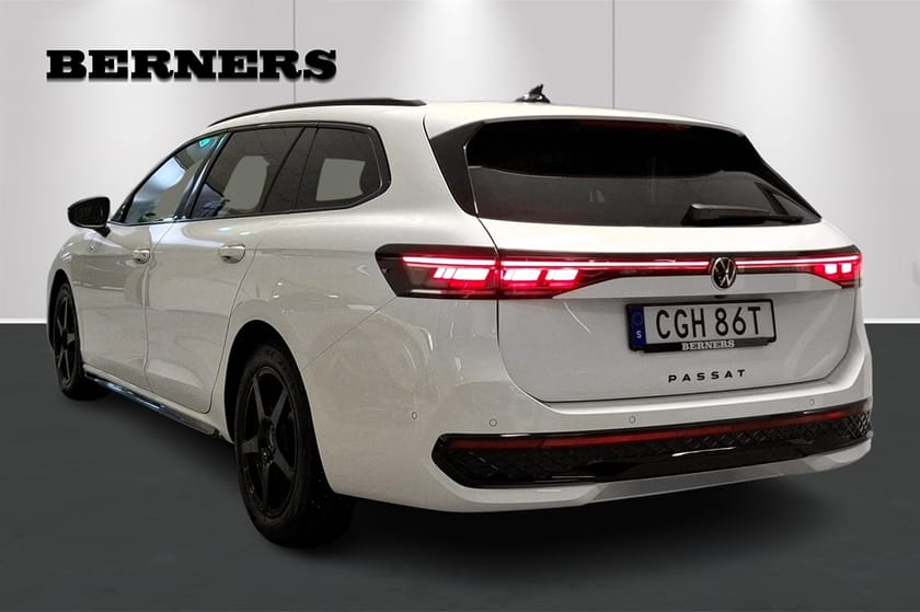 Bild 3 av Volkswagen Passat Sportscombi R-Line Black / Drag / Trailer Assist / Värmare