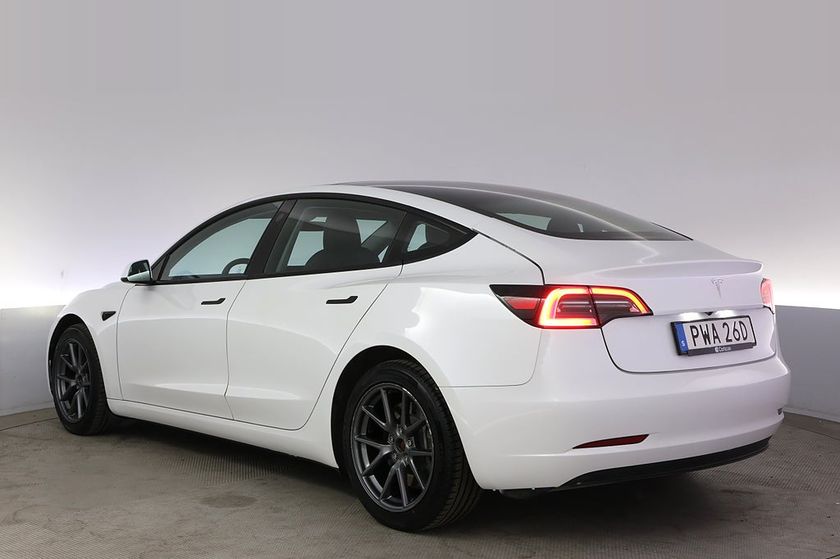 Bild 4 av Tesla Model 3 Standard Range Refresh AP Pano V-hjul