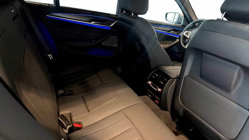 Bild 5 av BMW 540i xDrive Sedan xDrive M-Sport Innovation HuD Värmare Dragkrok