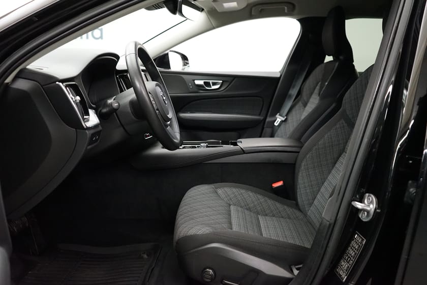 Bild 5 av Volvo V60 Recharge T6 Core Edition, Dragkrok, Baklucka elmanövrerad