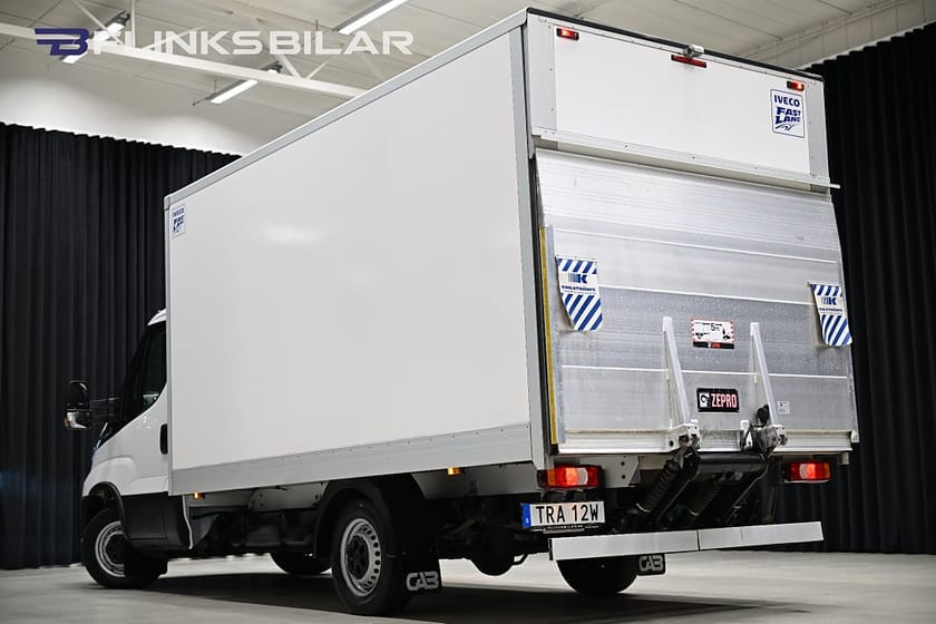 Bild 5 av Iveco Daily 35-160 Chassi Cab 156HK Automat|Volymskåp|Bakgavellyft|Sidodörr|LED|Moms