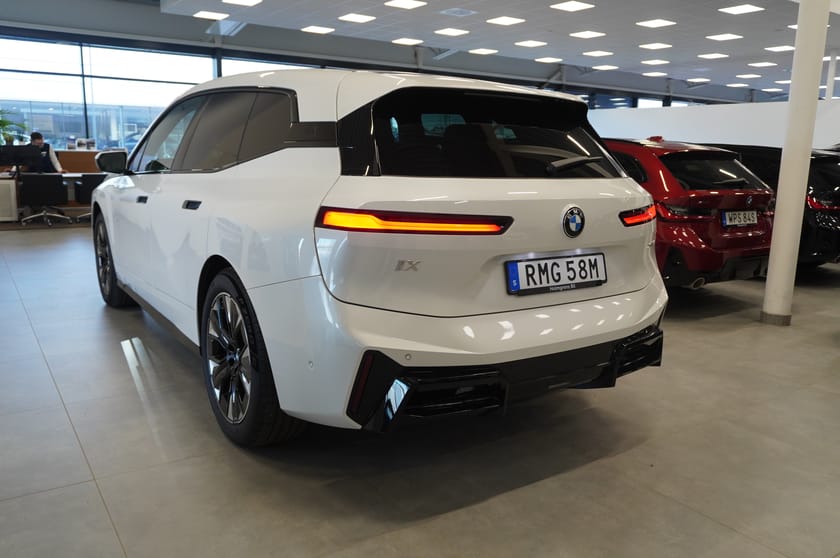 Bild 4 av BMW iX xDrive60 Supercharged Edition Multistol Integral Aktiv Styrning 21