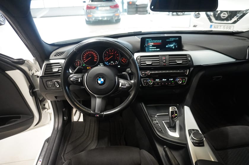 Bild 2 av BMW 330i xDrive Touring M-Sport Lounge Navi H K