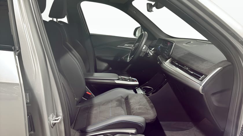 Bild 3 av BMW iX1 xDrive30 M SPORT RATTVÄRME PARKERINGSASSISTENT