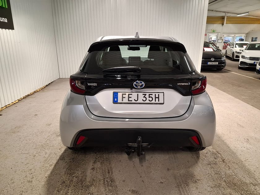 Bild 4 av Toyota Yaris Hybrid CVT Active Safe Sense Drag Motorvärmare 1 ägare