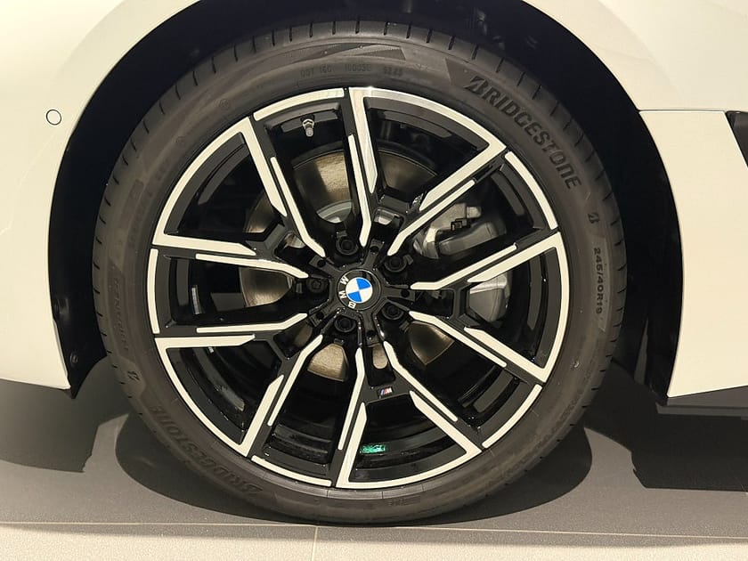 Bild 5 av BMW i4 eDrive40 Gran Coupé M Sport Drag Adpt Farth Backkamera HiFi