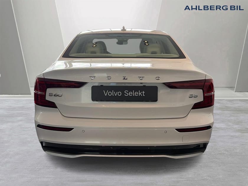 Bild 4 av Volvo S60 B5 Bensin Plus Dark. Backkamera, Navi, Adaptiv farthållare, Sportchassi, Panoramatak, HarmanKardon PremiumSound