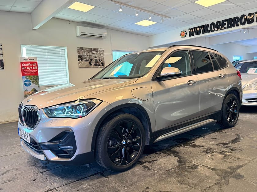Bild 2 av BMW X1 xDrive25e Aut Drag Gps HUD Svart optik 220hk